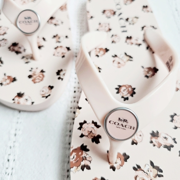 Coach Zayn Floral Print Blush Flip Flop Slip On Sandals Pink Flowers Size 6 NEW - Picture 3 of 11